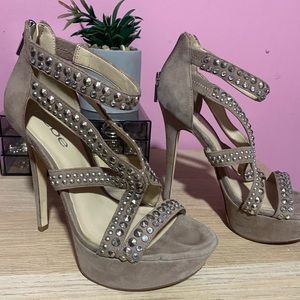 Bebe size 7 High heels